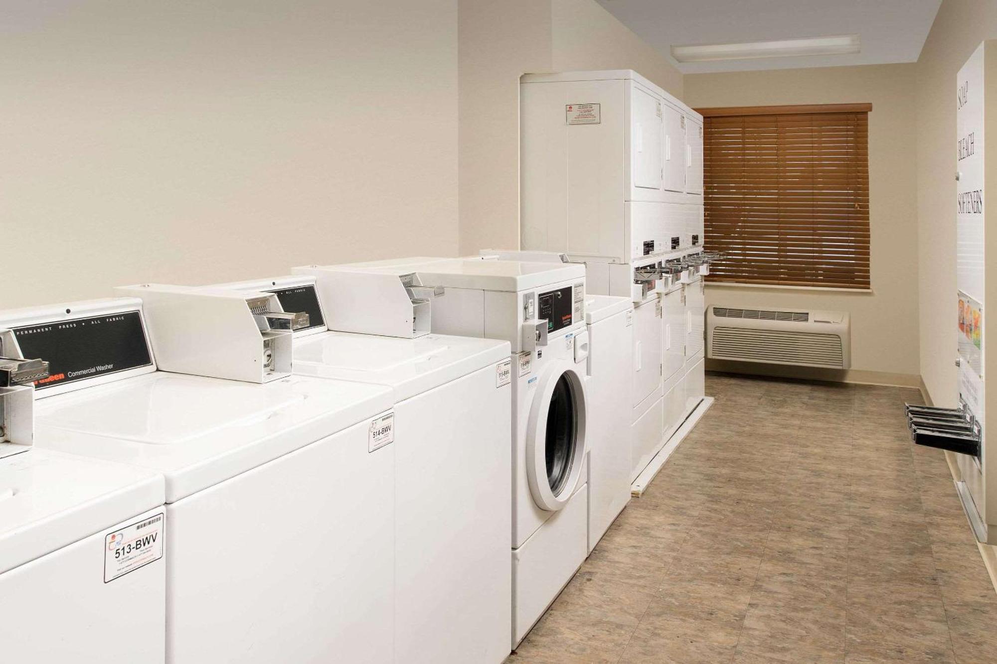 Woodspring Suites Champaign Near University المظهر الخارجي الصورة