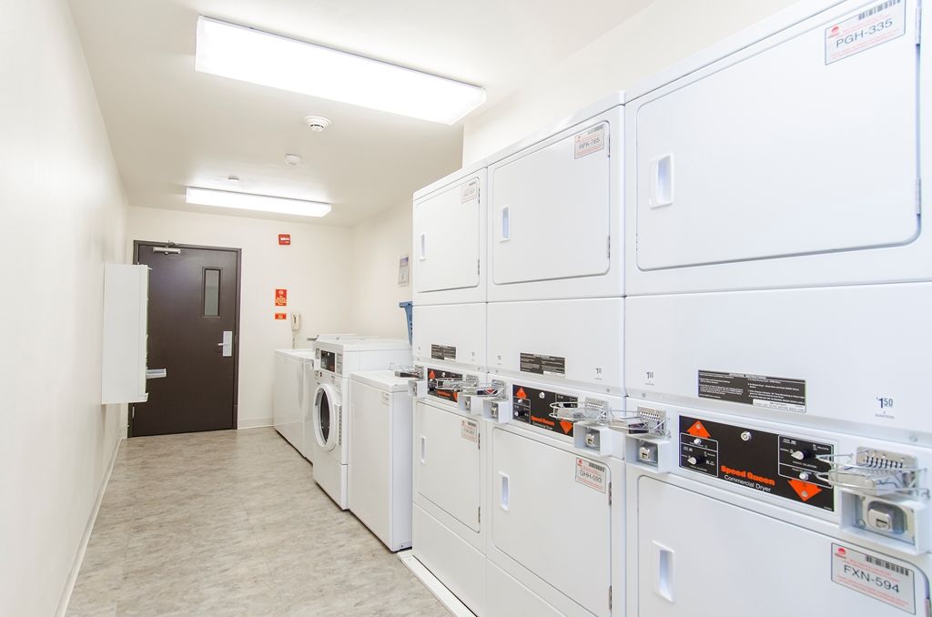 Woodspring Suites Champaign Near University المرافق الصورة
