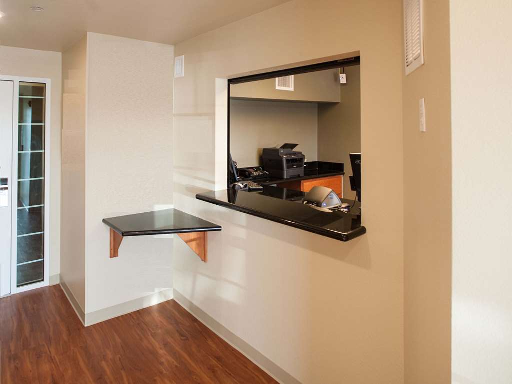 Woodspring Suites Champaign Near University المظهر الداخلي الصورة