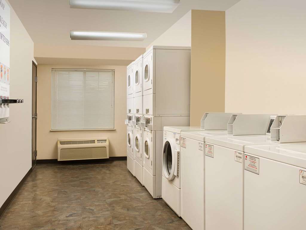 Woodspring Suites Champaign Near University المرافق الصورة