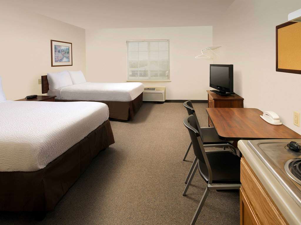 Woodspring Suites Champaign Near University الغرفة الصورة